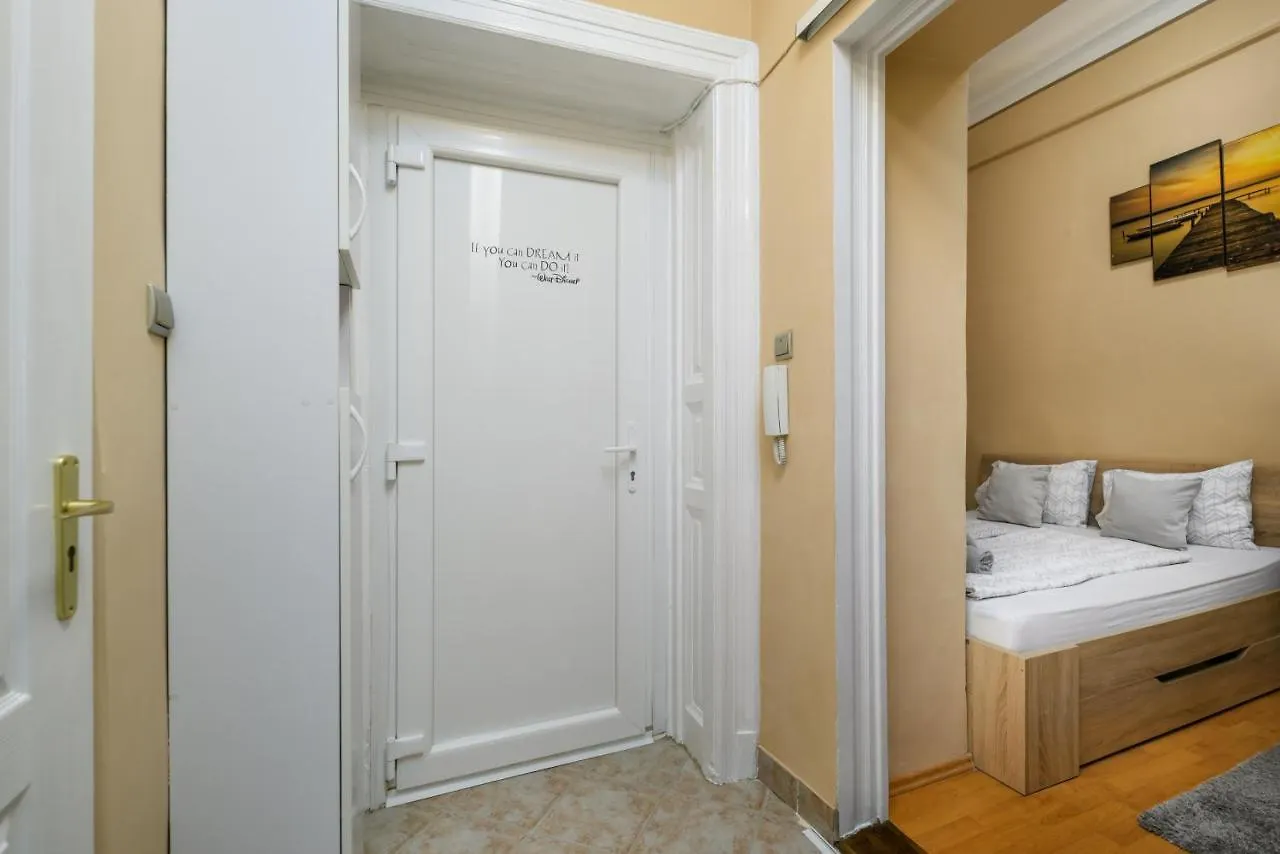 Travelers Apartment Budapesta 0*,
